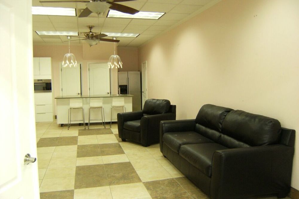 Retail, Office or Light Industrial: 1621 Saw Mill Run Blvd, Pittsburgh, PA 15210